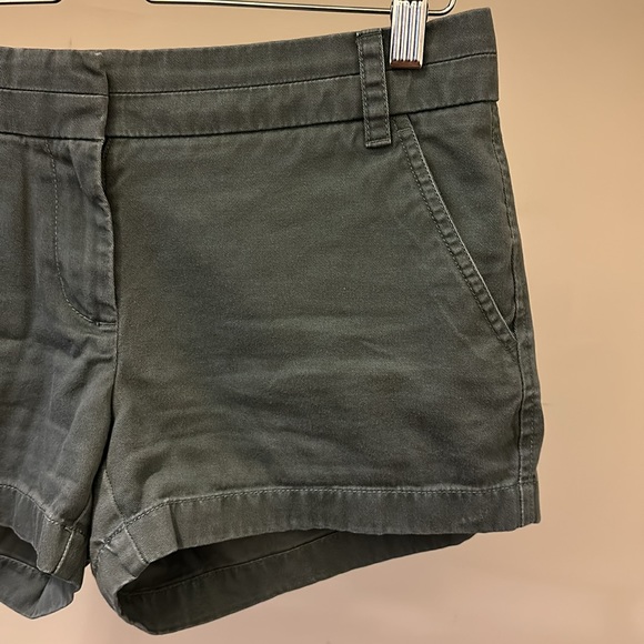 New J. Crew 3" chino short City Fit 100% cotton broken in khaki classic shorts - Picture 3 of 9